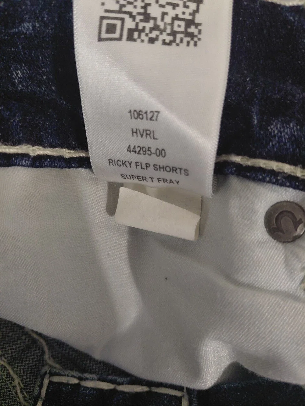 NWOT True Religion Size 28 Ricky Relaxed Straight Super Fray Shorts Flap Pocket